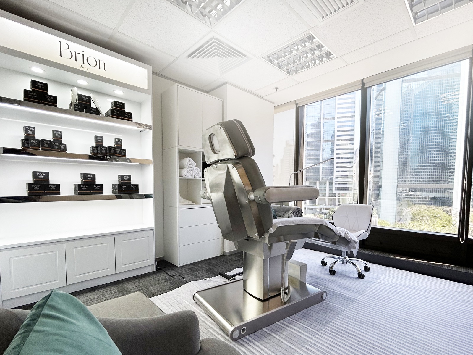 A treatment room at the Albin Brion atelier
